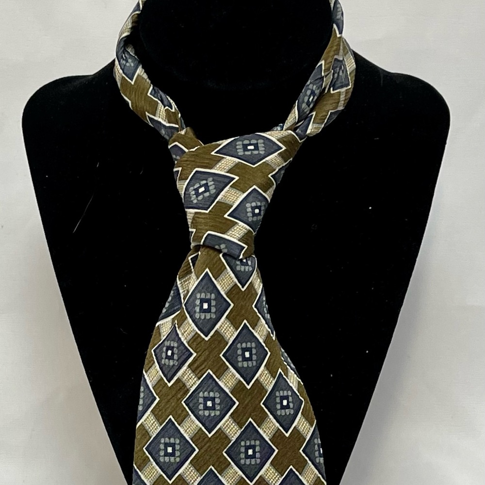 Multi-color silk necktie by Mondo di Marco.